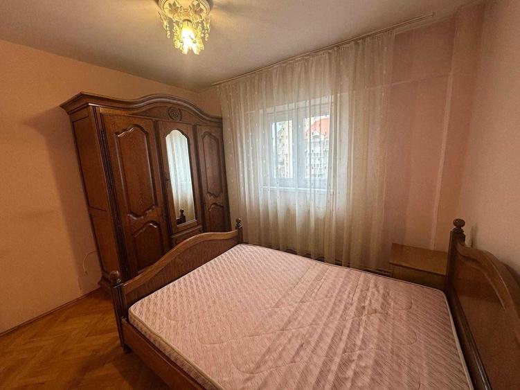 Apartament cu 3 camere semidecomandat în Central