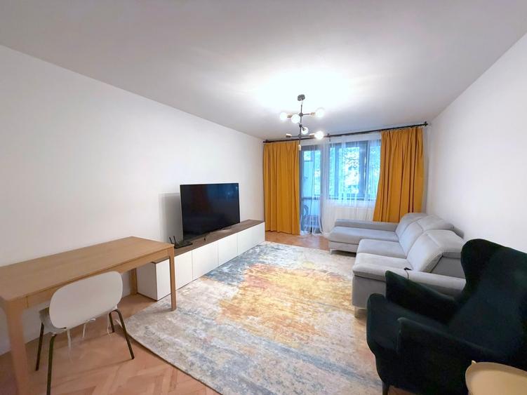 Apartament cu 4 camere decomandat în Titan