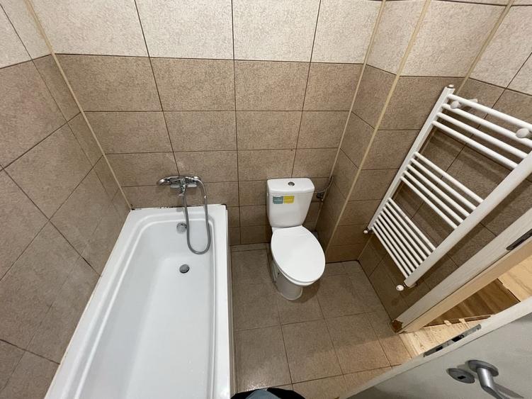 Garsonieră în Roșu