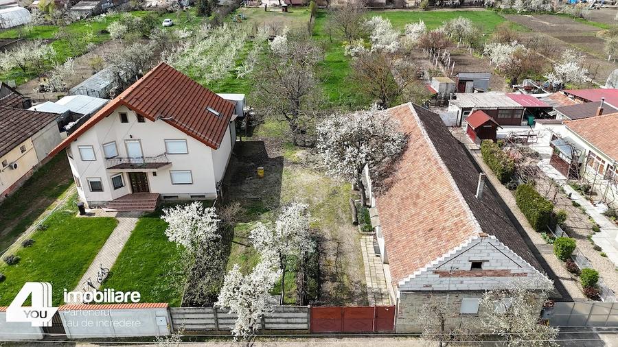 Casă cu 4 camere cu Teren 1737 Mp în Livada