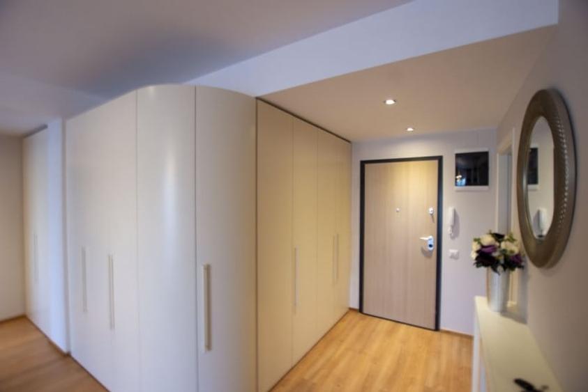 Apartament cu 3 camere decomandat, mobilat în Iancu Nicolae