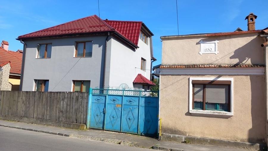 Casă cu 4 camere în Zărnești