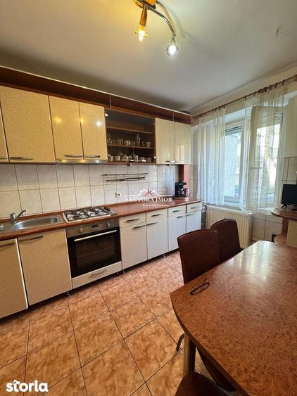 Apartament cu 3 camere decomandat în Decebal