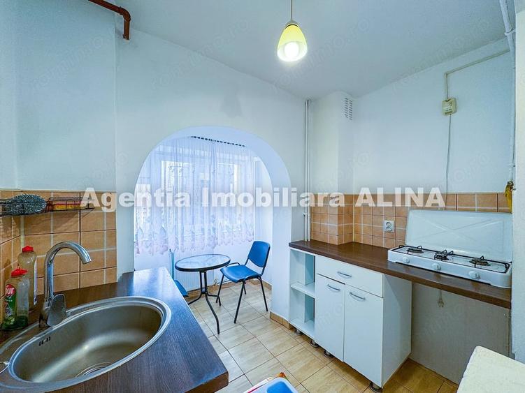 Garsonieră decomandată în Decebal