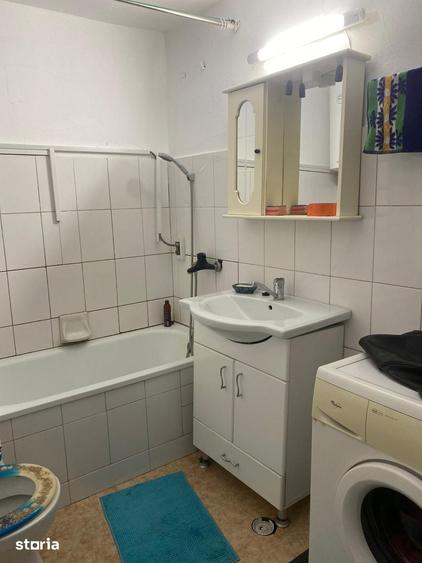 Casă cu 6 camere cu Teren 439 Mp în Petros