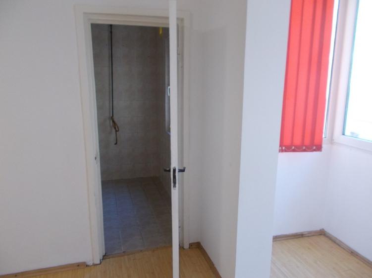 Apartament cu 3 camere semidecomandat în Șagului