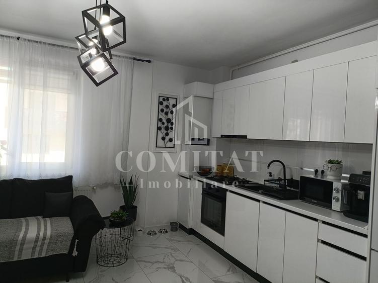 Apartament cu 3 camere semidecomandat, mobilat în Florești