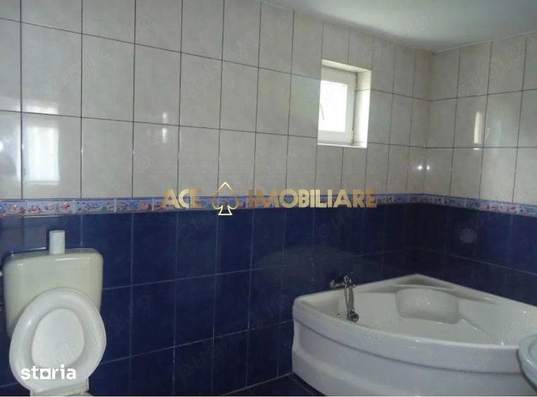 Casă cu 7 camere cu Teren 220 Mp în Vitan
