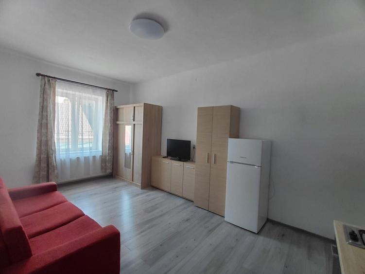 Garsonieră decomandată în Central
