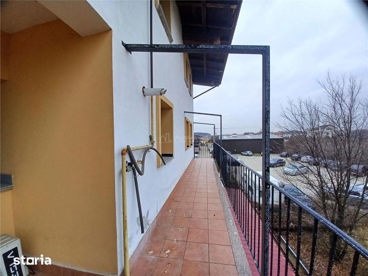 Casă cu 10 camere cu Teren 2000 Mp în Balotești