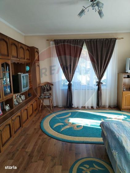 Casă cu 4 camere în Valea Hotarului