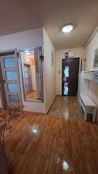 Apartament cu 3 camere decomandat, mobilat în Central