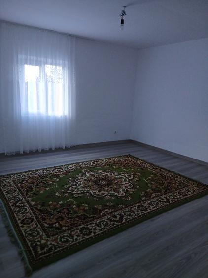 Casă cu 5 camere cu Teren 1027 Mp în Căciulați