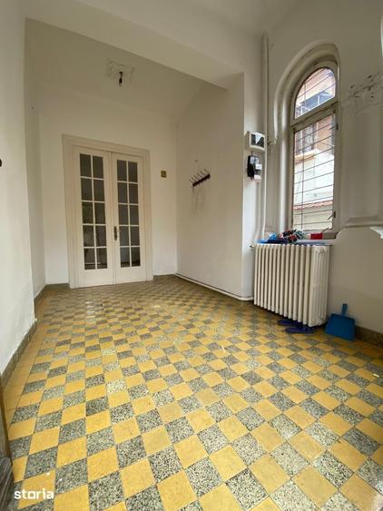Casă cu 4 camere semidecomandat cu Teren 204 Mp în Floreasca