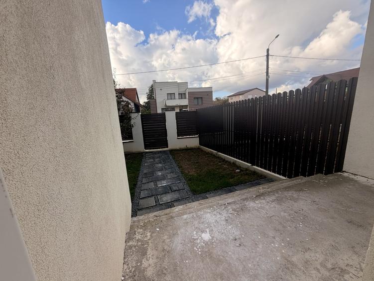 Duplex cu 4 camere cu Canalizare în Giarmata