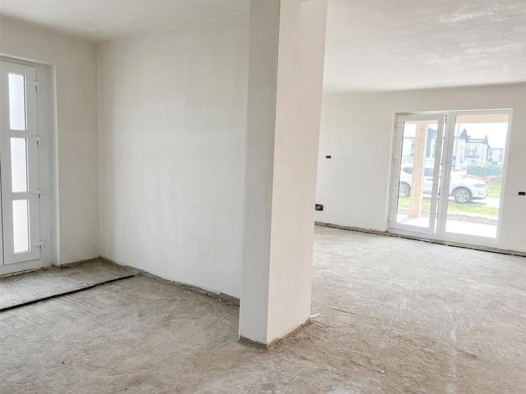 Casă cu 4 camere cu Teren 437 Mp în Sântandrei