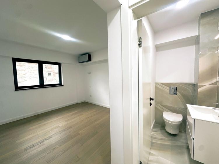 Apartament cu 3 camere decomandat în Polonă