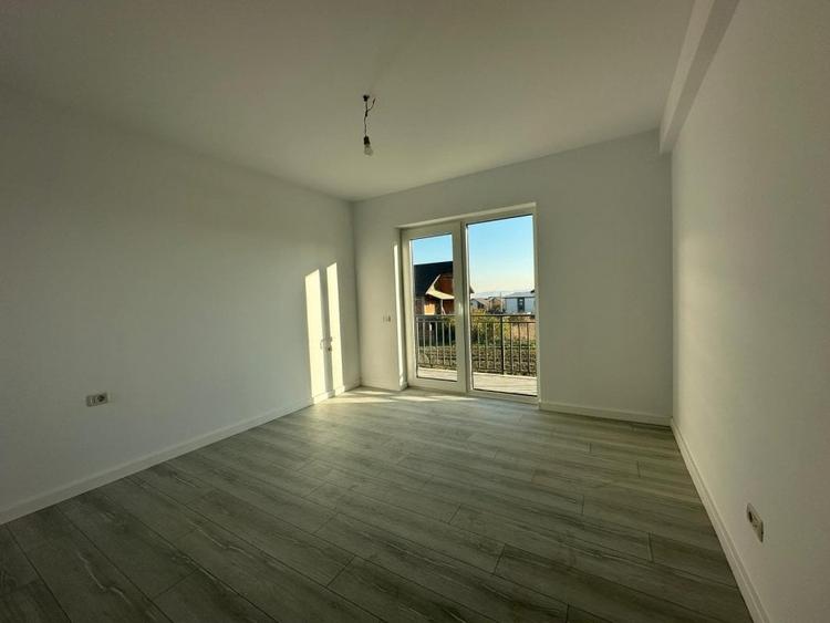Duplex cu 5 camere cu Canalizare în Popas Păcurari