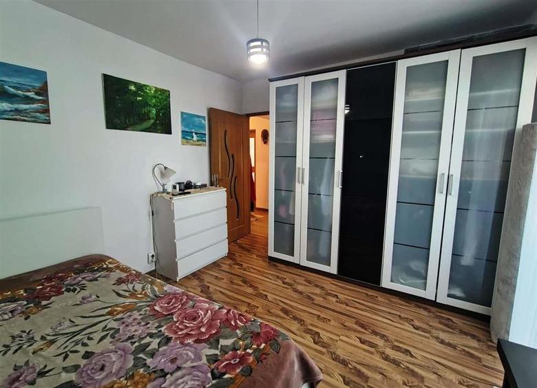 Apartament cu 4 camere decomandat în Burdujeni