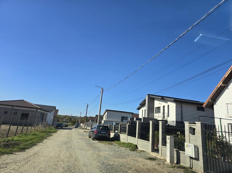 Teren Construcții intravilan de 400 mp, în Lazu