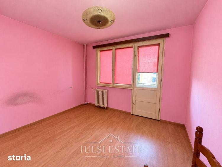 Apartament cu 3 camere semidecomandat în Andrei Mureșanu