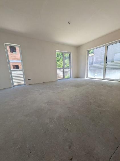 Duplex cu 4 camere cu Canalizare în Florești