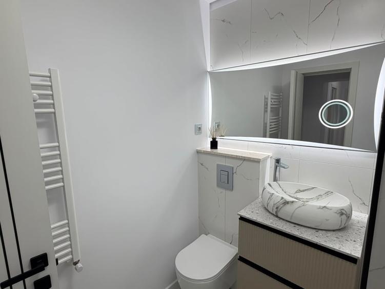 Apartament cu 2 camere decomandat în Noua