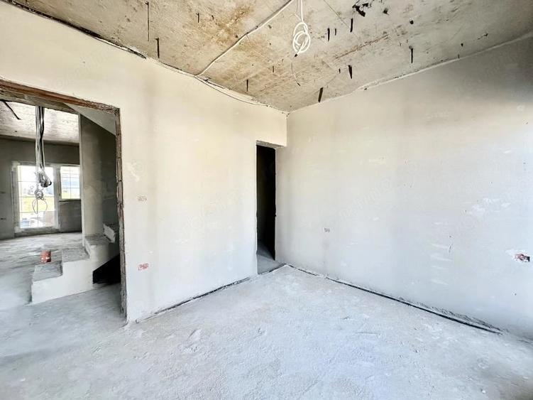Casă cu 4 camere cu Teren 250 Mp în Moșnița Veche