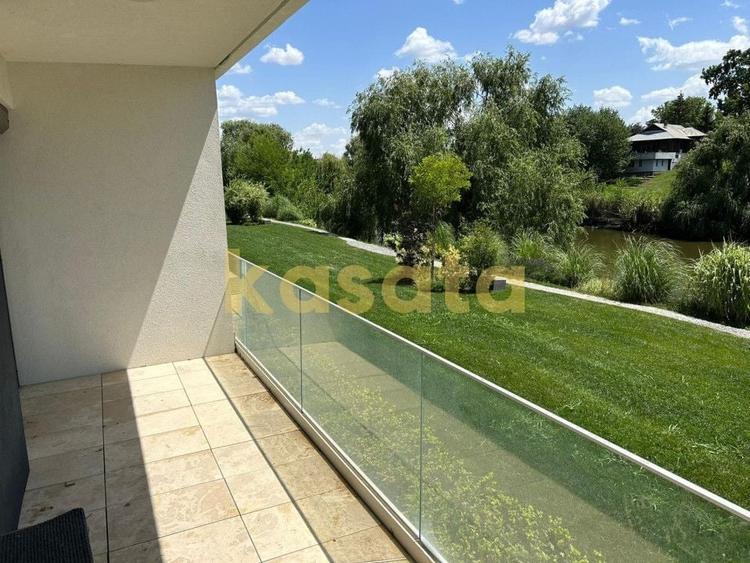 Apartament cu 3 camere semidecomandat, mobilat în Central