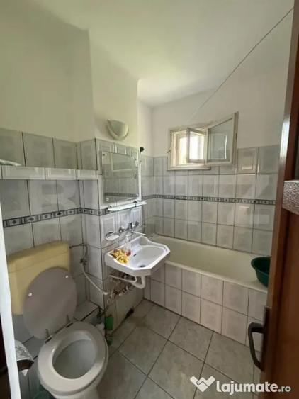 Apartament cu 3 camere semidecomandat în Nord