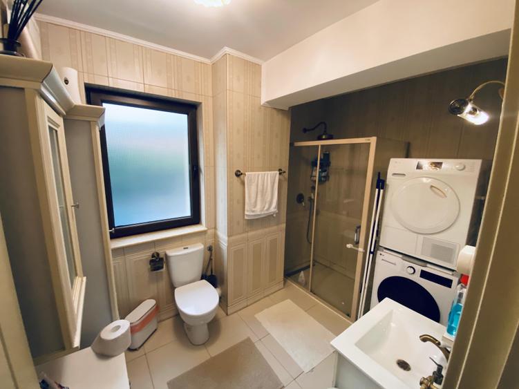 Apartament cu 3 camere decomandat, mobilat în Faleza Nord