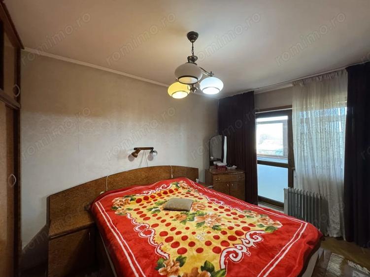 Casă cu 6 camere cu Teren 4057 Mp în Găneasa