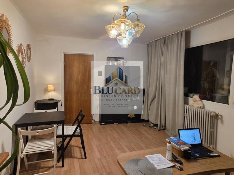 Apartament cu 3 camere semidecomandat în P-ța Gorjului