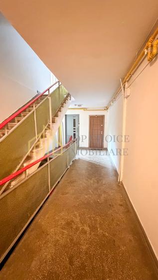 Apartament cu 3 camere semidecomandat, mobilat în Tei