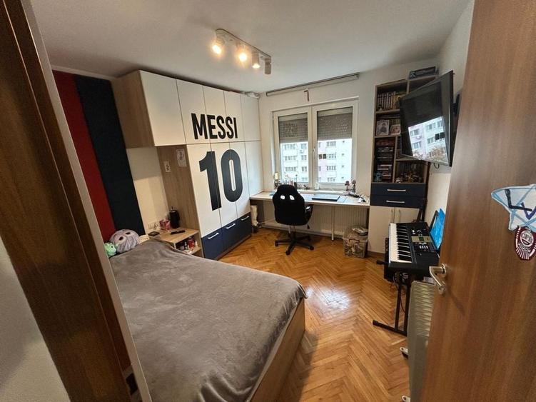 Apartament cu 3 camere decomandat în Baba Novac