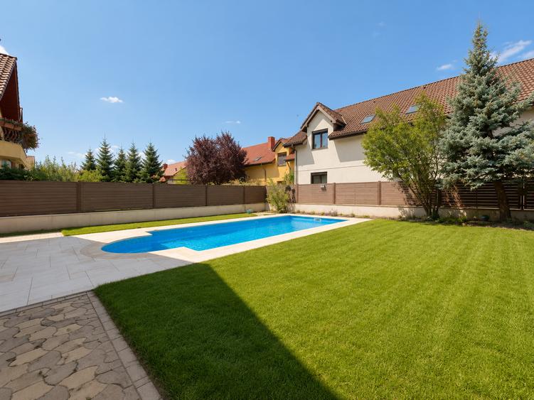 Casă individuală cu 6 camere cu Piscina în Central