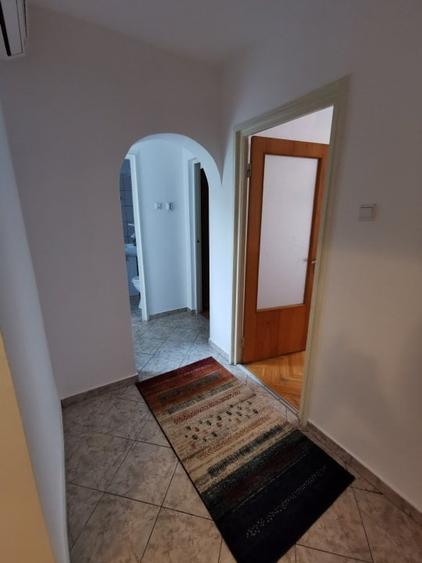 Apartament cu 3 camere decomandat în Tineretului