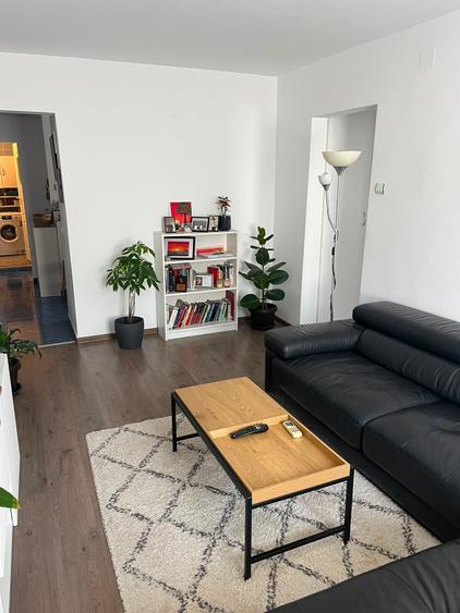 Apartament cu 4 camere semidecomandat în Rahova