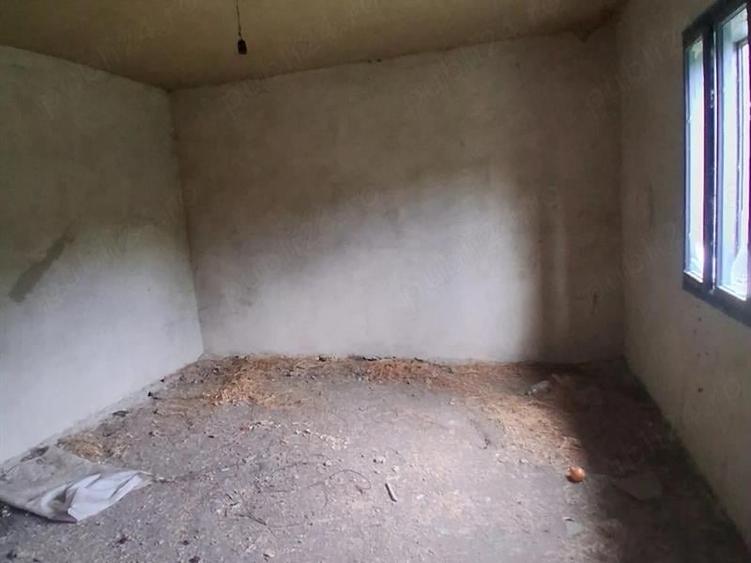 Casă individuală cu 4 camere cu Teren 1900 Mp în Horodniceni