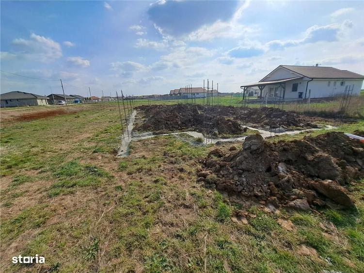 Casă cu 4 camere cu Teren 811 Mp în Biharia