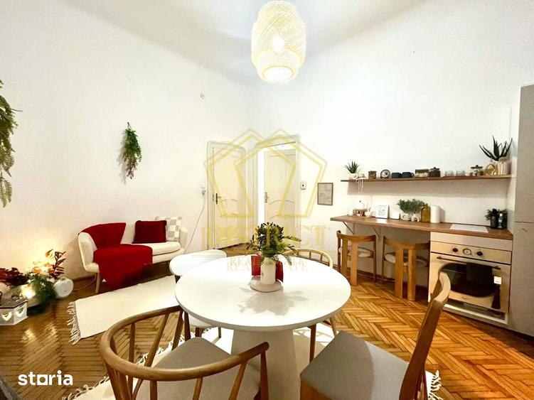 Apartament cu 3 camere în P-ța Victoriei