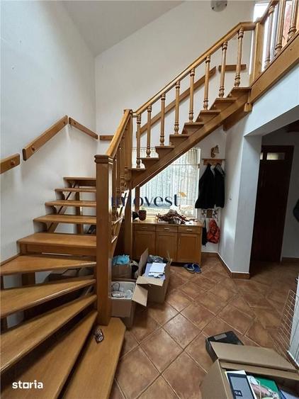 Casă cu 5 camere cu Teren 1000 Mp în Titulescu