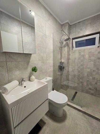 Apartament cu 3 camere decomandat în Florești
