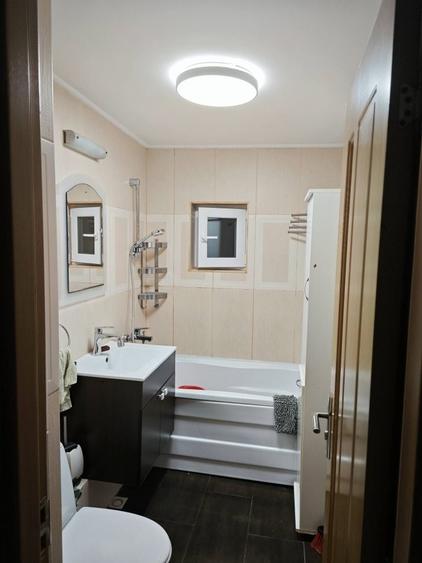 Apartament cu 3 camere decomandat în Florești