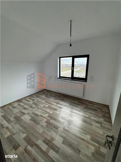Casă cu 5 camere cu Teren 500 Mp în Stâlpu