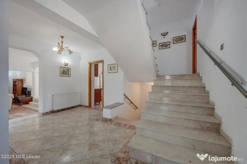 Casă cu 7 camere cu Teren 1120 Mp în Pipera