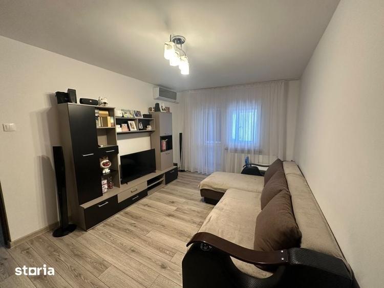 Apartament cu 3 camere decomandat în Craiovița Nouă