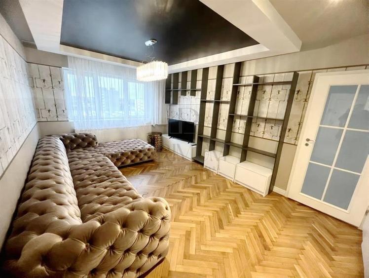 Apartament cu 3 camere semidecomandat, mobilat în Semicentral