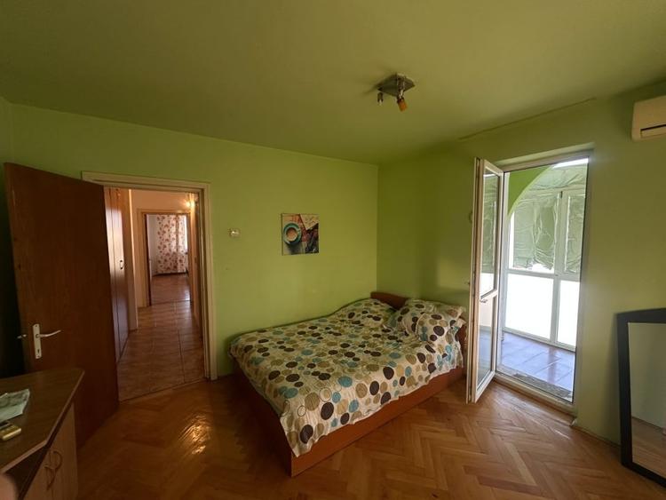 Apartament cu 3 camere decomandat, mobilat în Craiovița Nouă