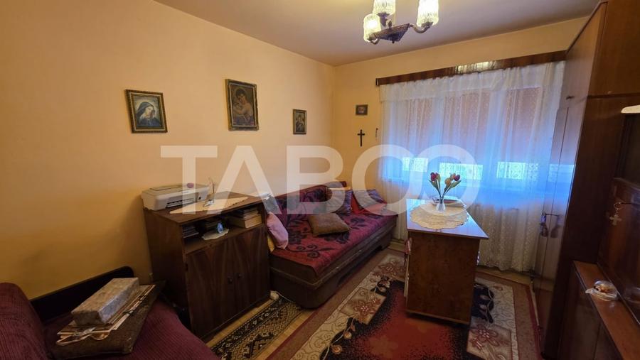 Apartament cu 2 camere semidecomandat, mobilat în Sebeș